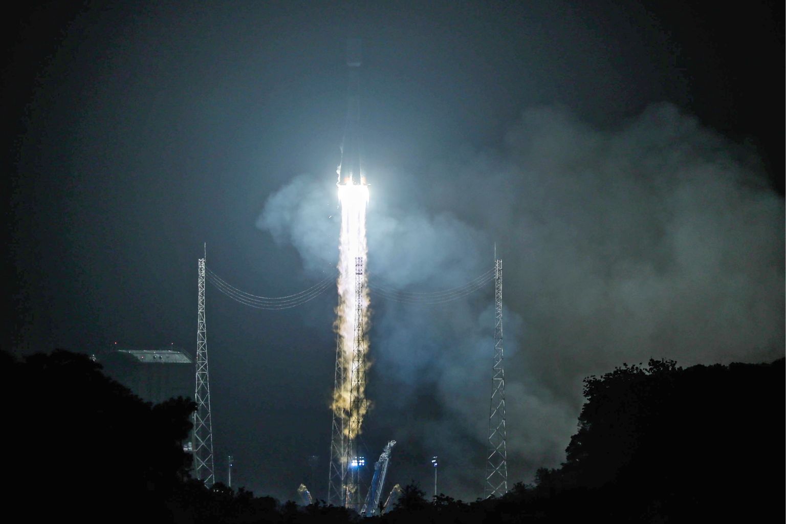 Euroopa Komsoseagentuuri (ESA) eksoplaneedisatelliiti (Characterising ExOPlanets Satellite - CHEOPS) kandva Vene kanderaketi Sojuz kolmapäevane start Prantsuse Guajaanas asuvalt kosmodroomilt.