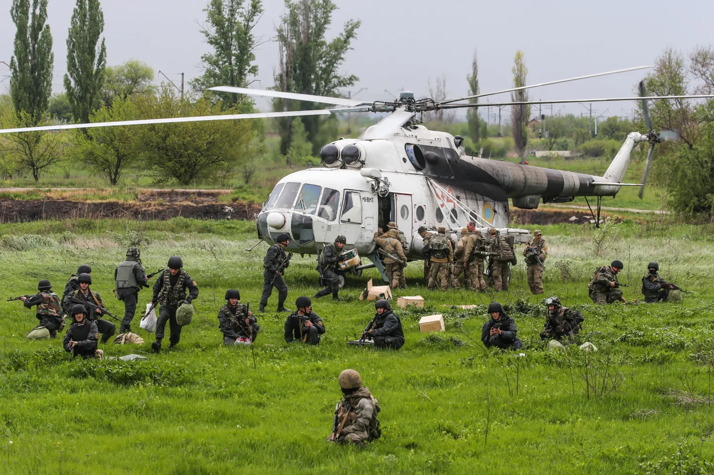 Ukraina sõjaväelased Andrejevka külas Slovjanski lähistel 2. mail.