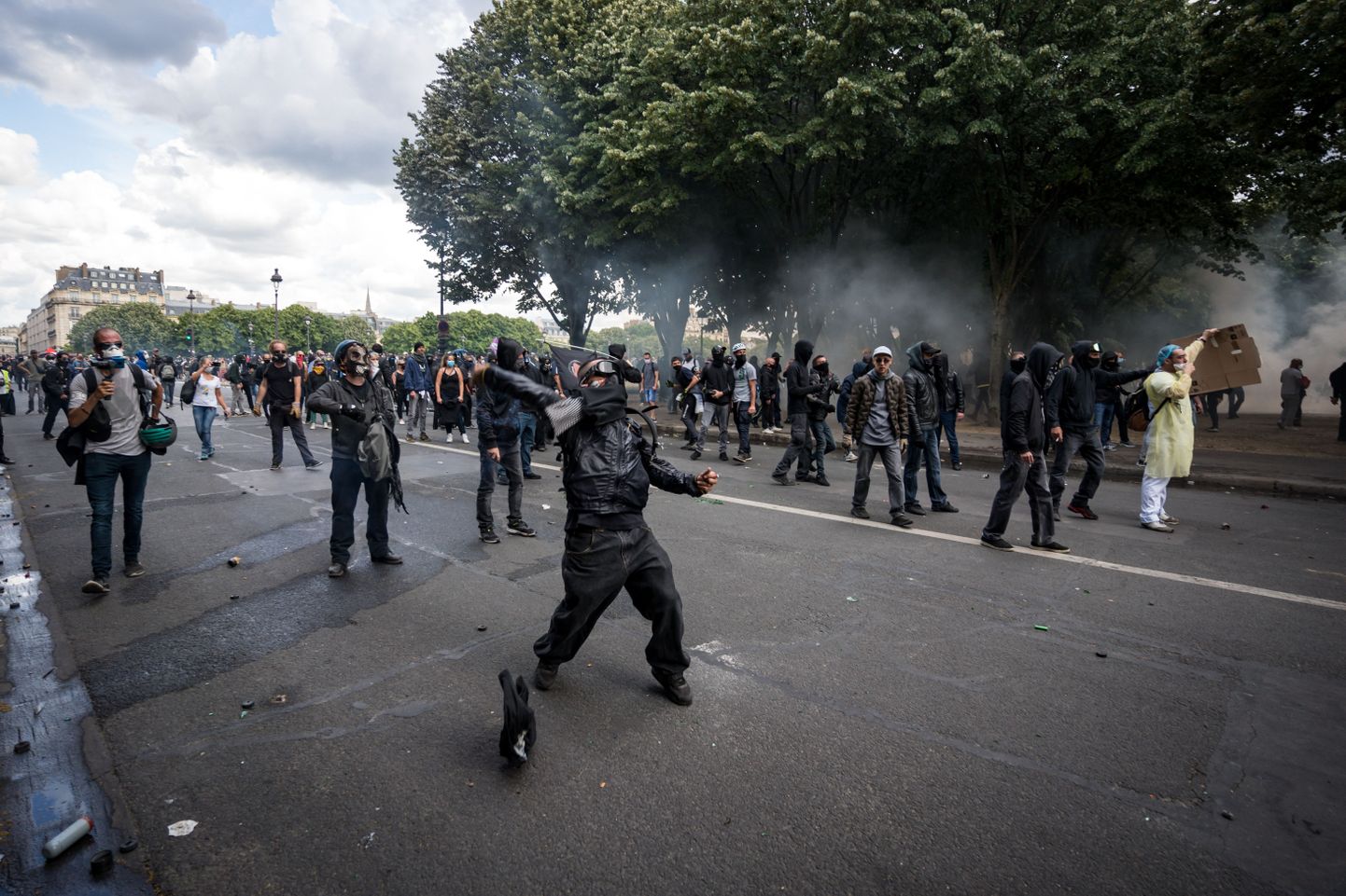Tervishoiutöötajate meeleavalduse Pariisis kaaperdasid radikaalid