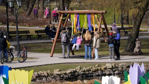 Otrajās Lieldienās pūtīs brāzmains vējš, palaikam līs