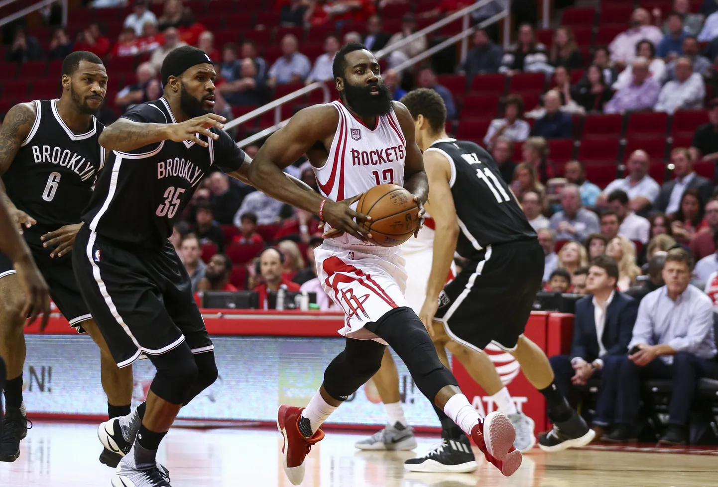 James Harden (palliga) on Houston Rocketsi liider.