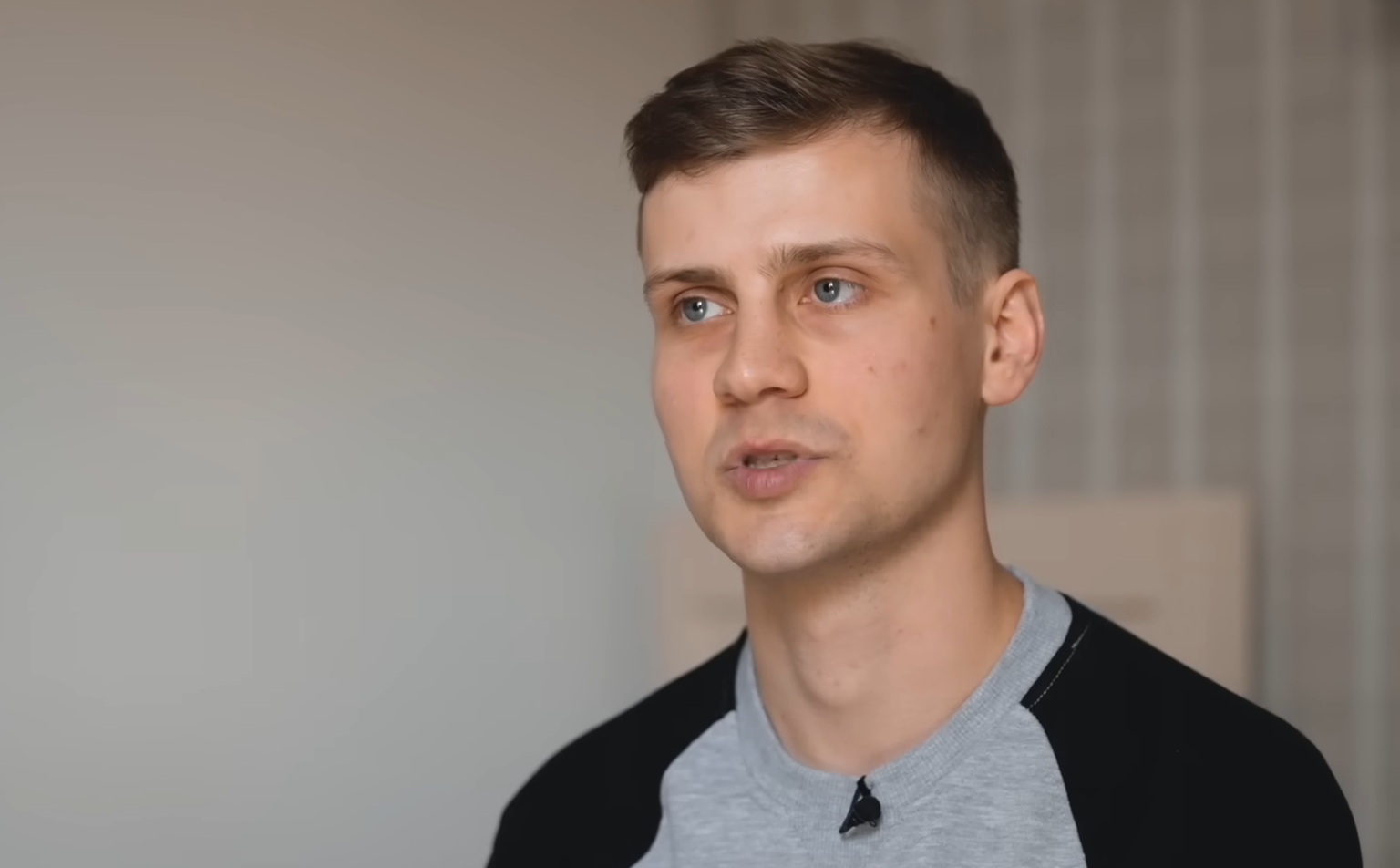 Лейтенант ВКС РФ Дмитрий Мишов после нелегального перехода границы с Литвой дает интервью Би-би-си, июнь 2023 года.