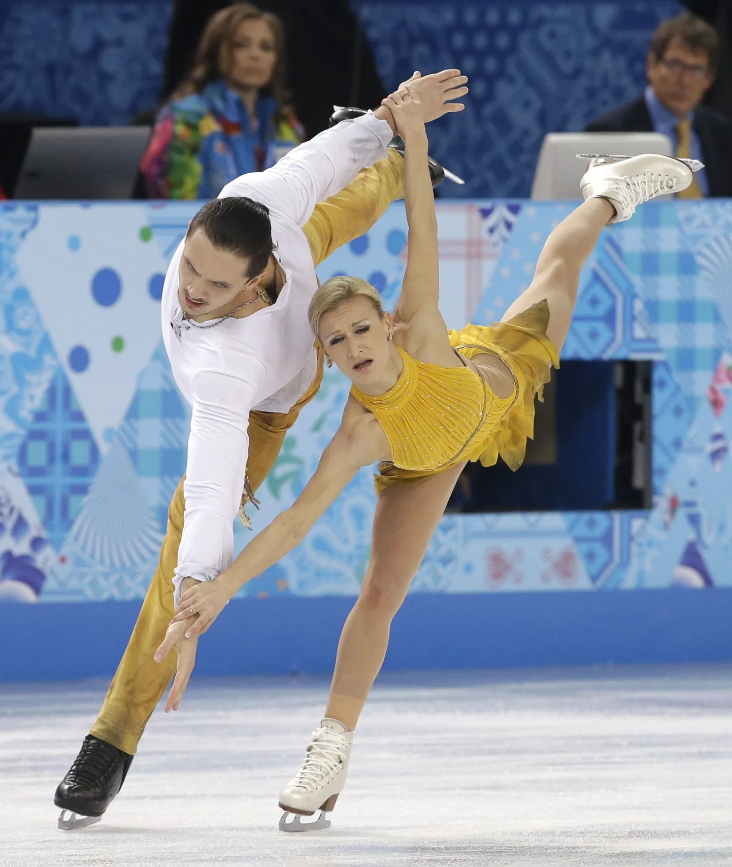 Российские фигуристы Татьяна Волосожар и Максим Траньков завоевали золотую медаль Олимпиады в Сочи