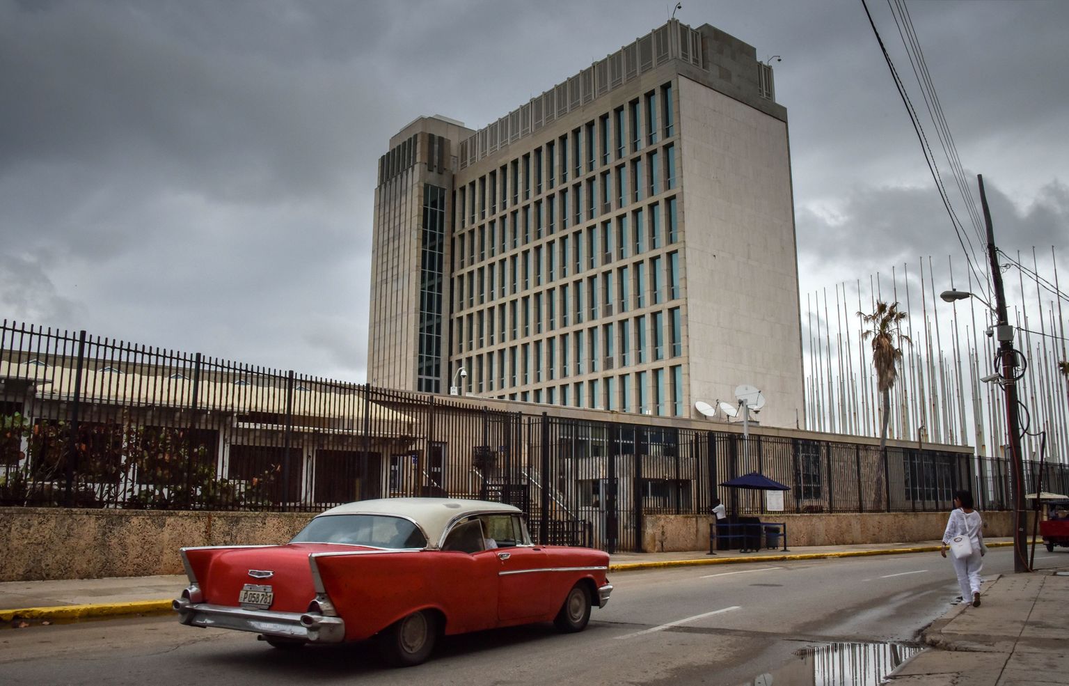 Esimesed kummalised haigusjuhud ilmnesid Kuubal töötavate USA diplomaatide seas. Pildil USA saatkond Havannas.