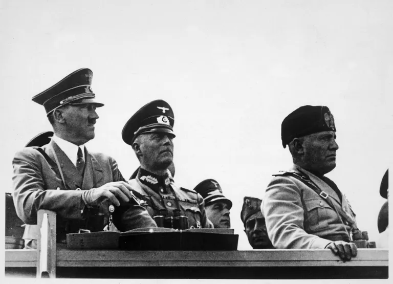 Vasakult: Hitler, Keitel, Mussolini. Foto: