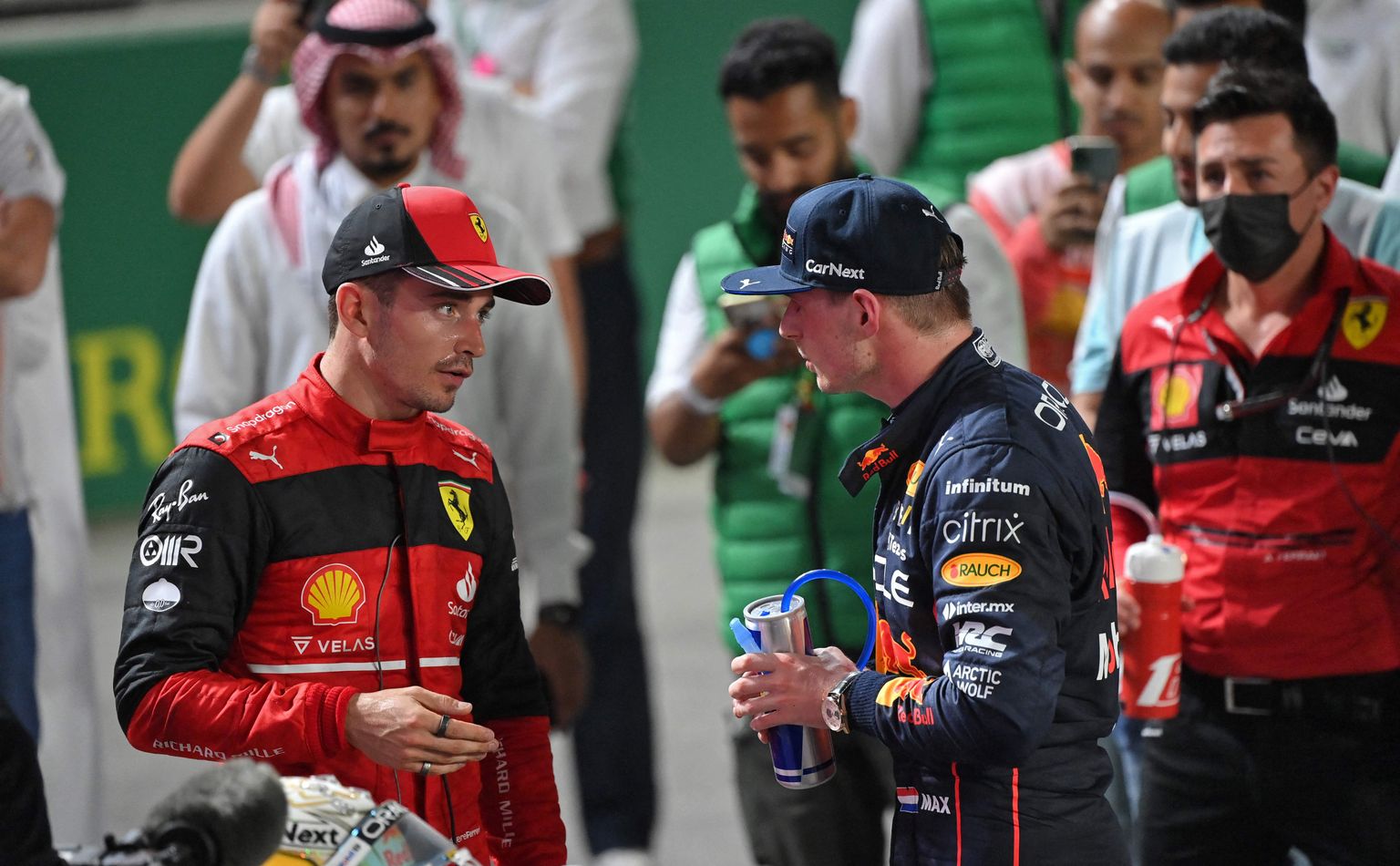 Max Verstappen (paremal) suutis küll Charles Leclerc'i teisel etapil edestada, ent Ferrarid on tänavu väga nobedad.