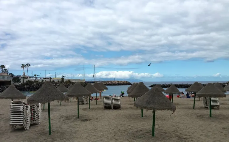 Rannad on Tenerifel suuresti kinni, liigub vaid üksikuid.