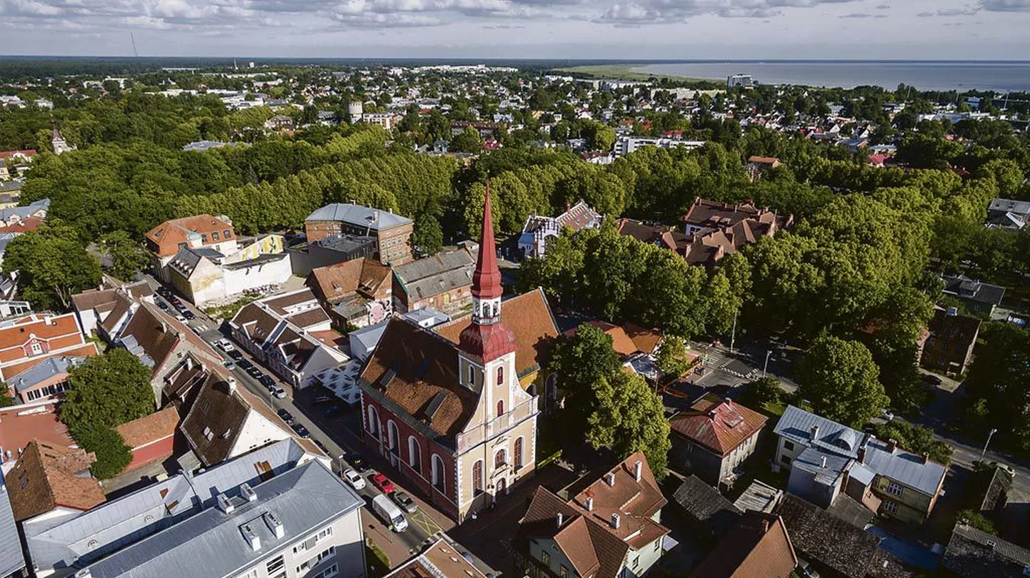 Droonipildil näeb Eliisabeti kirik õhust veel küllaltki nett välja, kuigi katusekonstruktsioone järab kuri vamm ja riik ei näi kultuurimälestise saatusest suurt hoolivat.