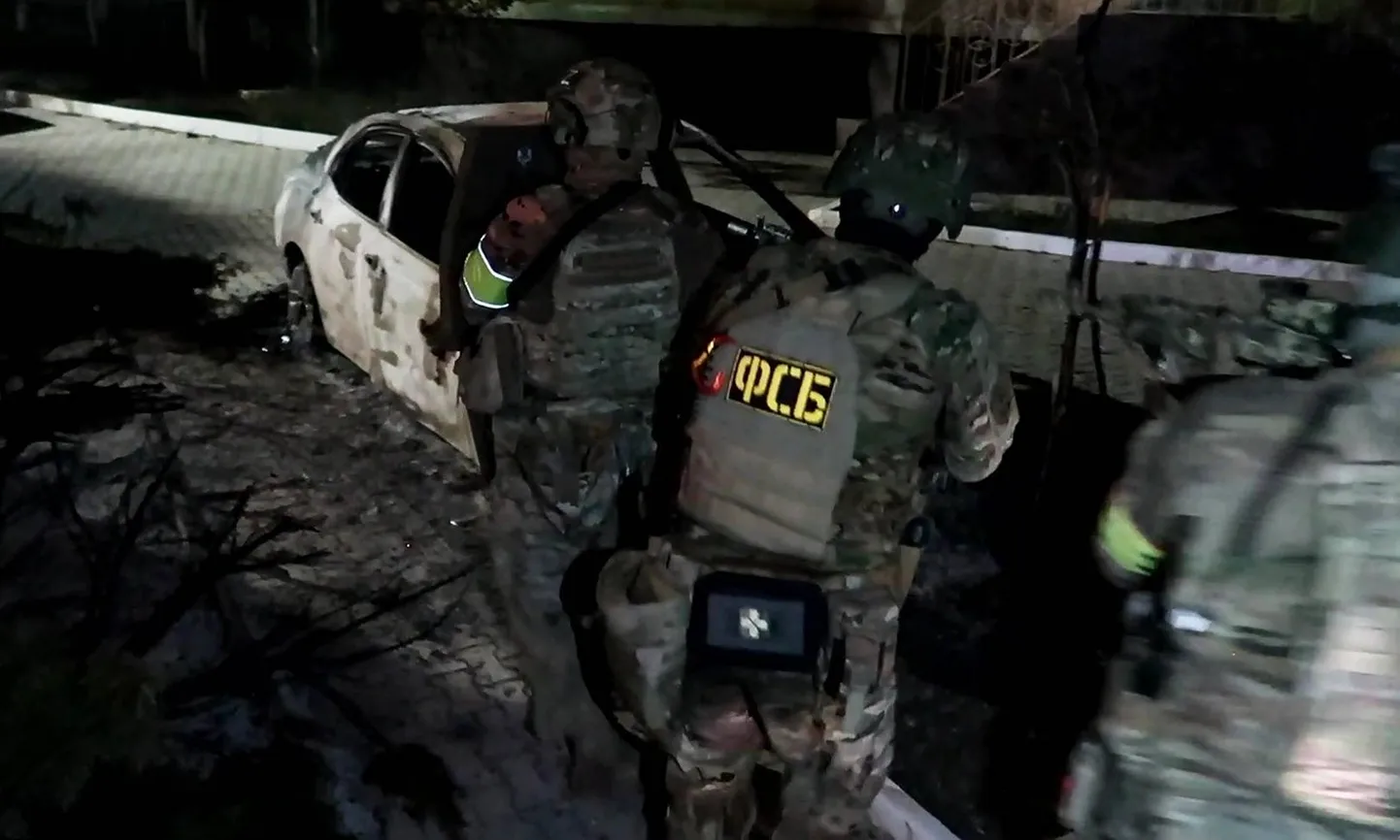 Venemaa julgeolekuteenistus 24. juunil 2024 Dagestanis terrorirünnaku toimepanemise kohas.