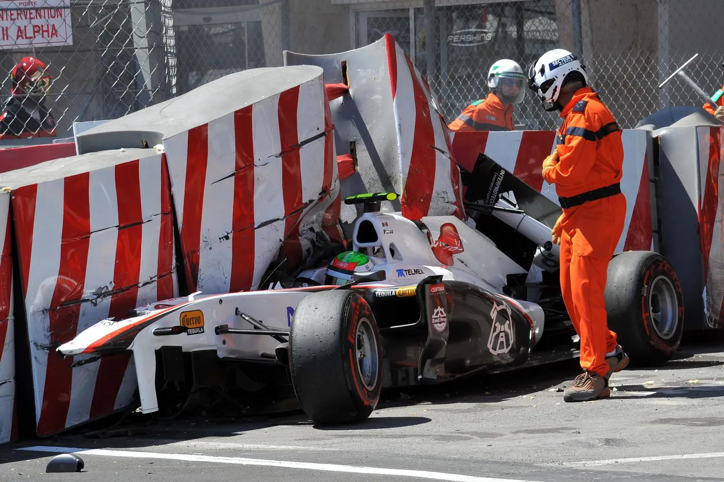 Sergio Perez tegi Monaco vormel-1 etapi kvalifikatsioonis avarii.