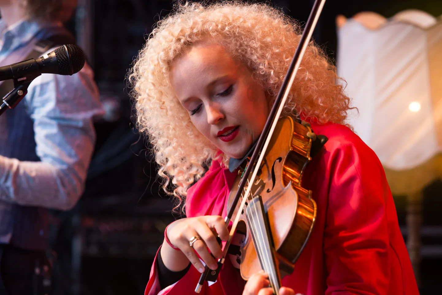 VILJANDI, EESTI, 23JUL15
Folk. Curly Strings. EMT ja Elioni Kaevumäe lava. Pildil Eeva Talsi.

ELMO RIIG/SAKALA