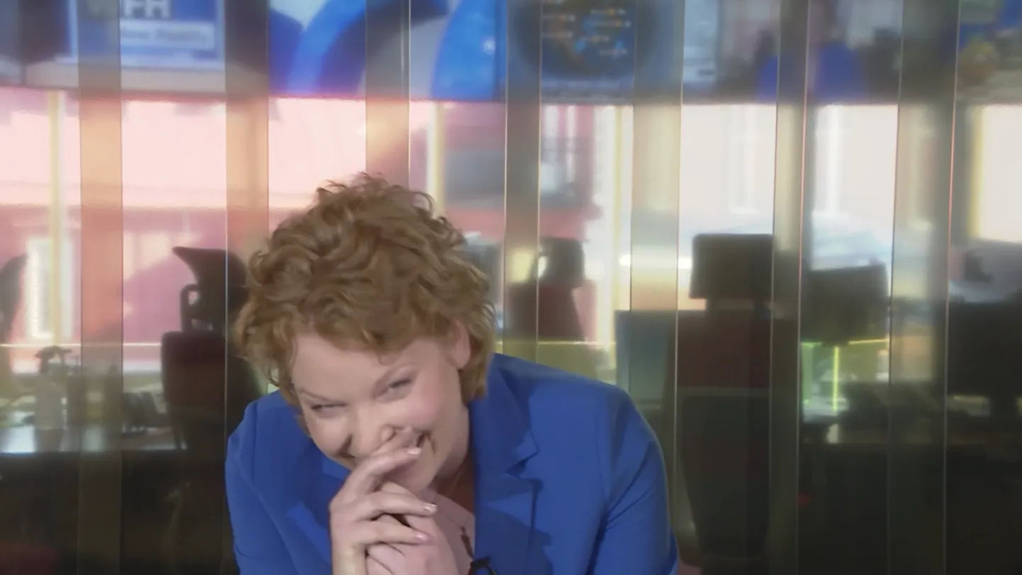 ETV uudistelugeja Erle Loonurm ei suutnud putukate maskide uudist lugedes naeru pidama saada.