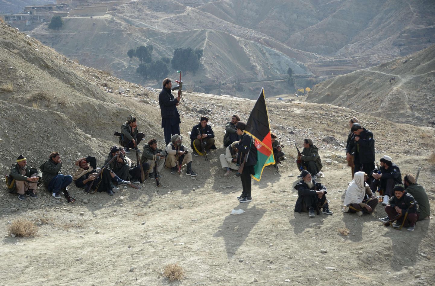 IS-i vastu võitlevad Afganistani külaelanikud.
