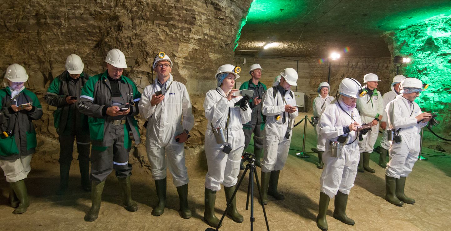Elanikke on kõige kindlam teavitada telefonisõnumiga, mobiilside levib isegi Estonia kaevanduse käikudes.