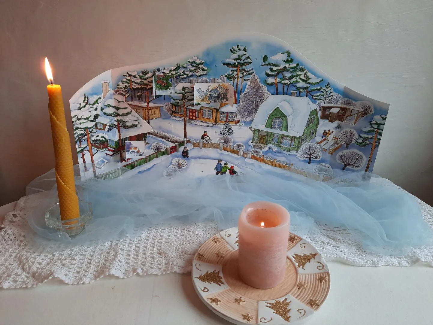 Kunstnik Kadri Roosil valmisid sel aastal kommideta advendikalendrid.