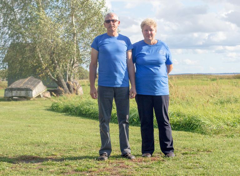 Uuno ja Astrid Piir peavad Võrtsjärve kaldal asuvat Viinakingu talu juba aastast 1989.