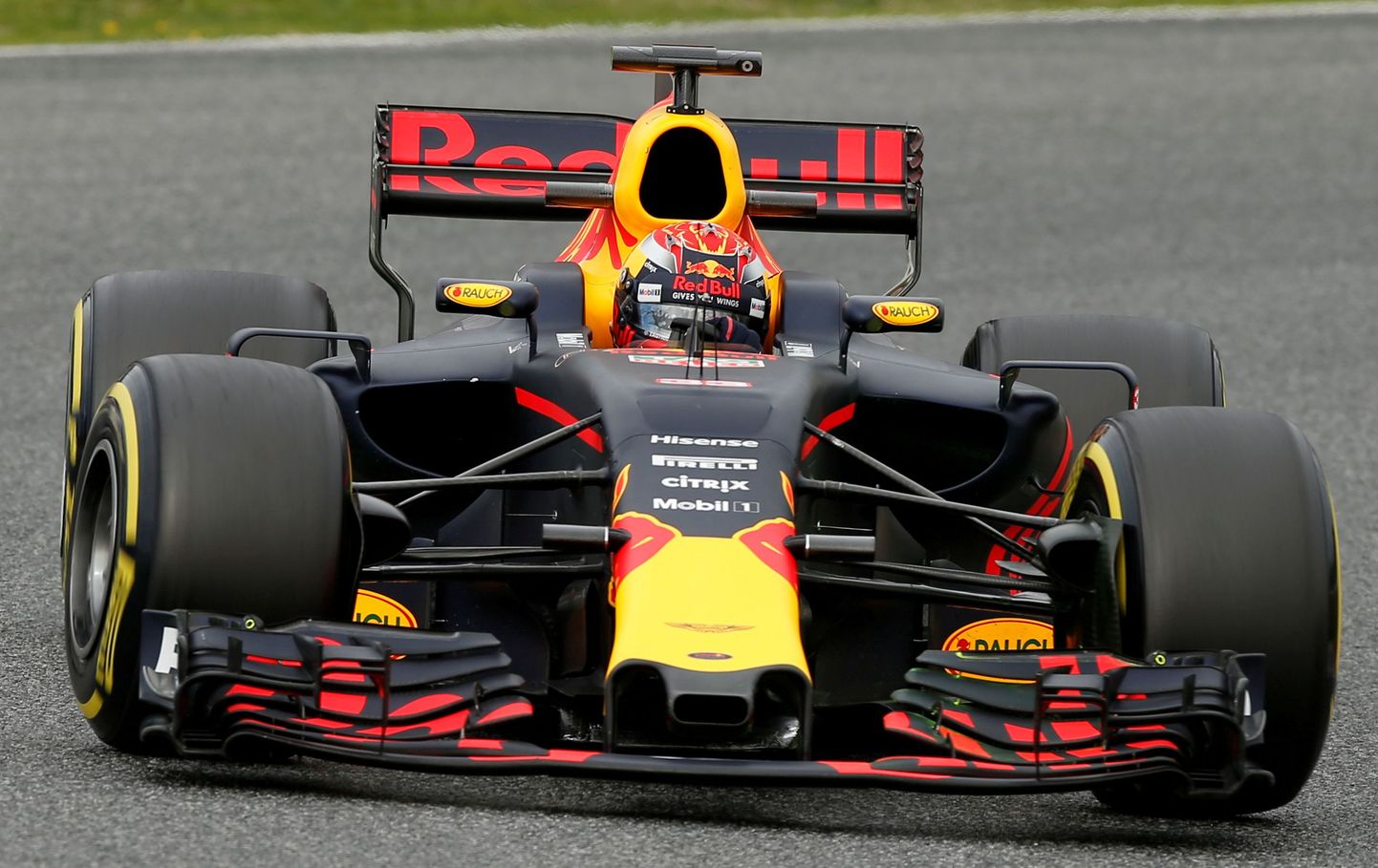 Red Bull pidi oma autot enne esimest etappi ümber ehitama.