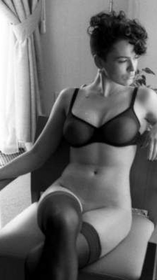 Даша Астафьева на интимных фото из домашнего фотоальбома Даша Астафьева на интимных фото из домашнего фотоальбома