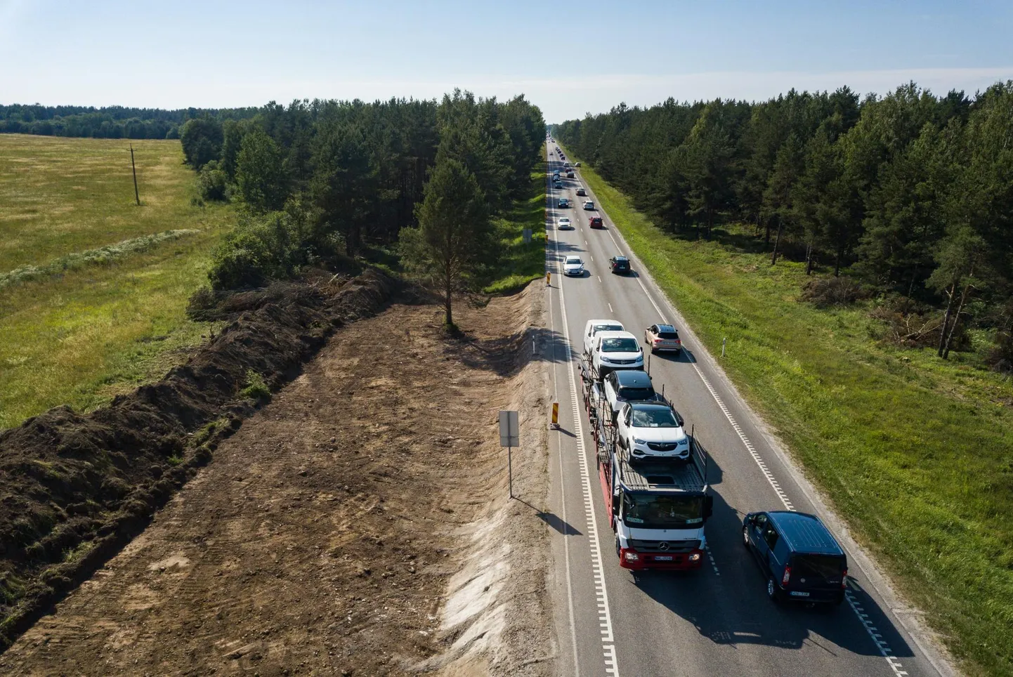Seisatud raietööd Tallinna ringtee Kanama-Valingu lõigu ehitusel Saue lähedal Jõgisoo külas.