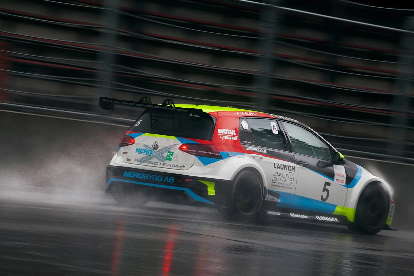 GSR Service'i eelmise aasta võistlusauto. Algaval hooajal pruugitav Volkswagen Golf GTI TCR on väliselt samasugune, aga tehniliselt pisut täiustatud.