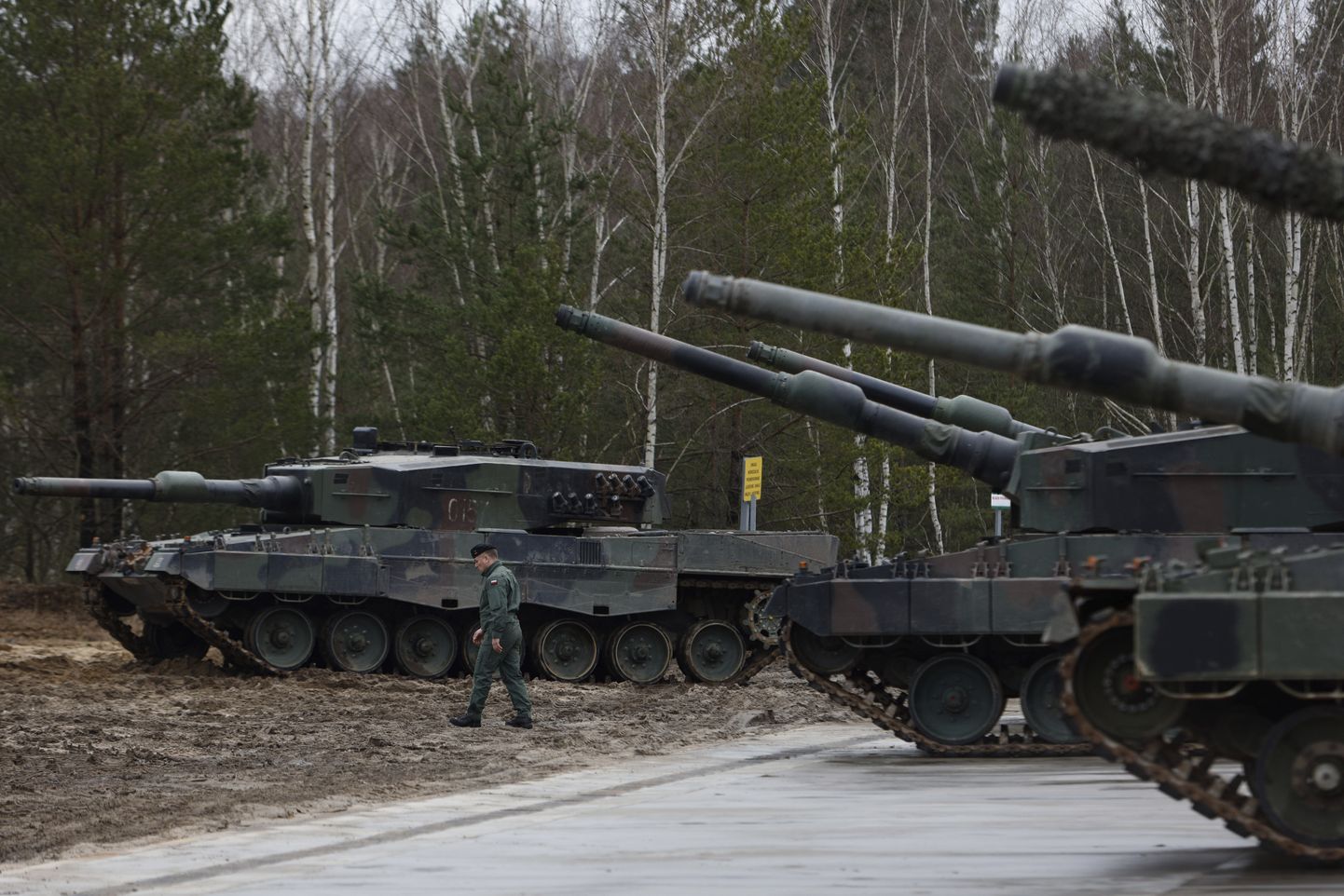 "Leopard 2" tanki.