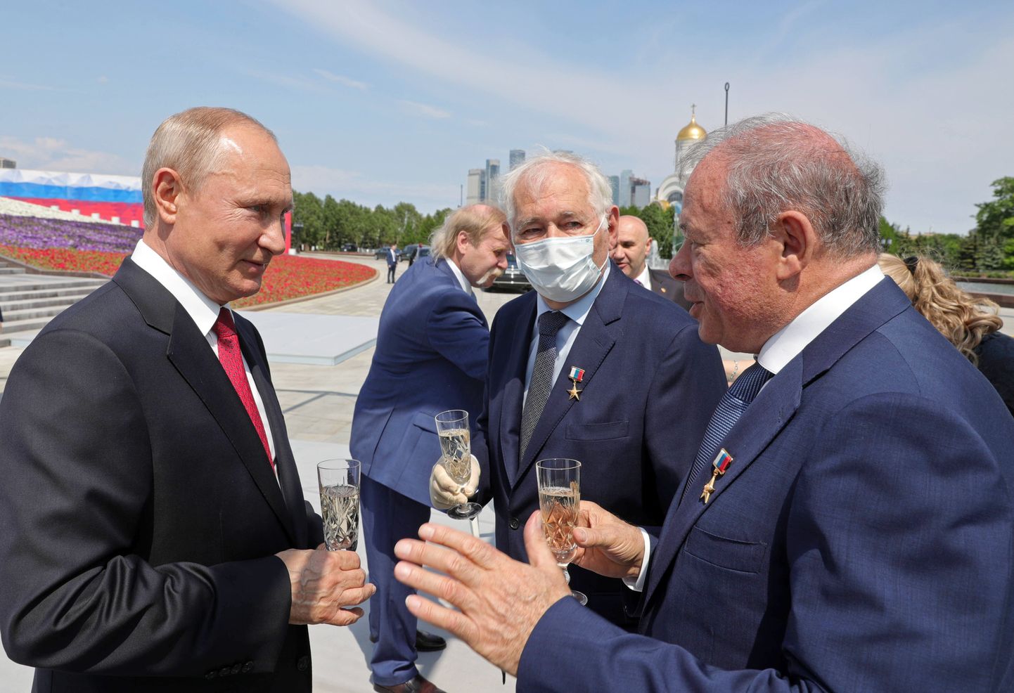Venemaa päeval president Vladimir Putinilt auraha saanud pidid enne 12 päeva karantiinis veetma.