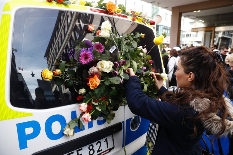 Lilled politseiautole