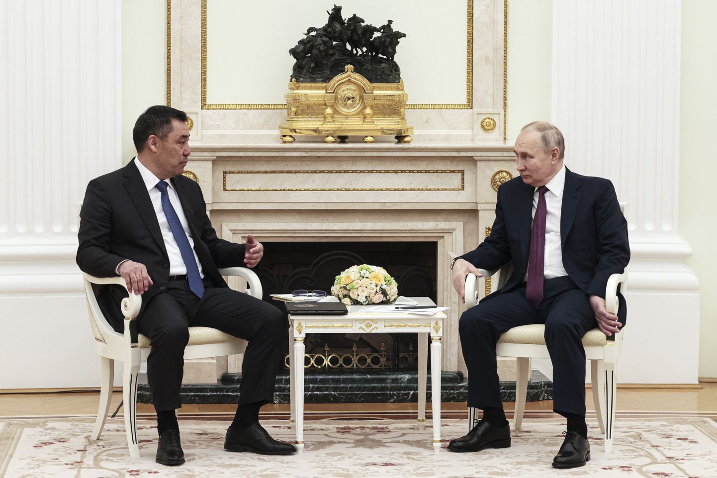 Kõrgõzstani president Sadõr Džaparov koos Venemaa presidendi Vladimir Putiniga