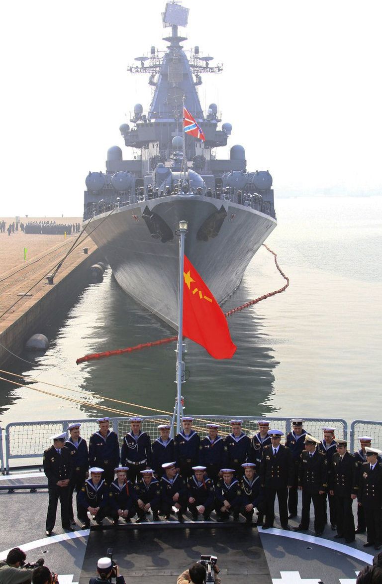 Построение на китайском военном корабле. Фото: AP/SCANPIX