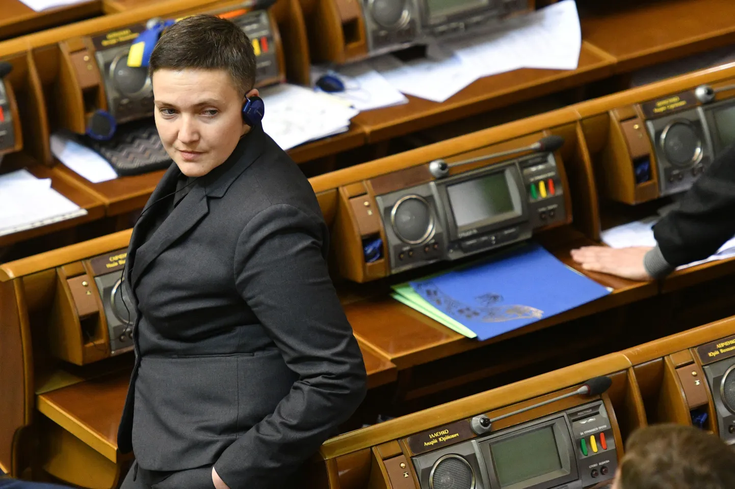 Nadia Savtšenko eile Ukraina ülemraadas. Riigi prokuratuur süüdistab endist sõjaväelast terrorirünnaku kavandamises.