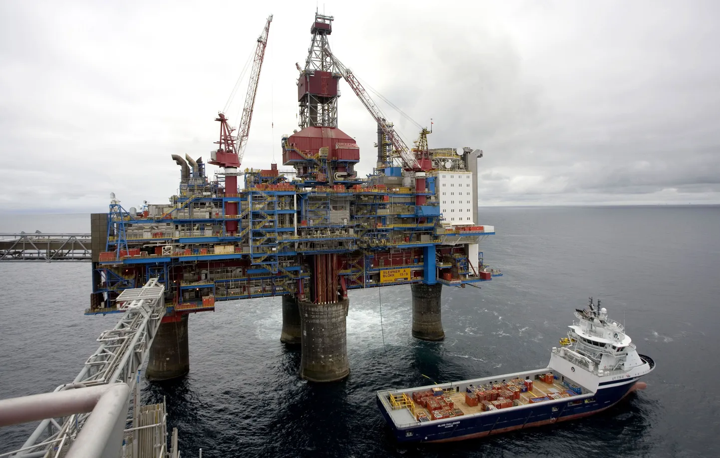 Statoili gaasiplatvorm Sleipner, mis asub umbes 250 km kaugusel rannikust.
