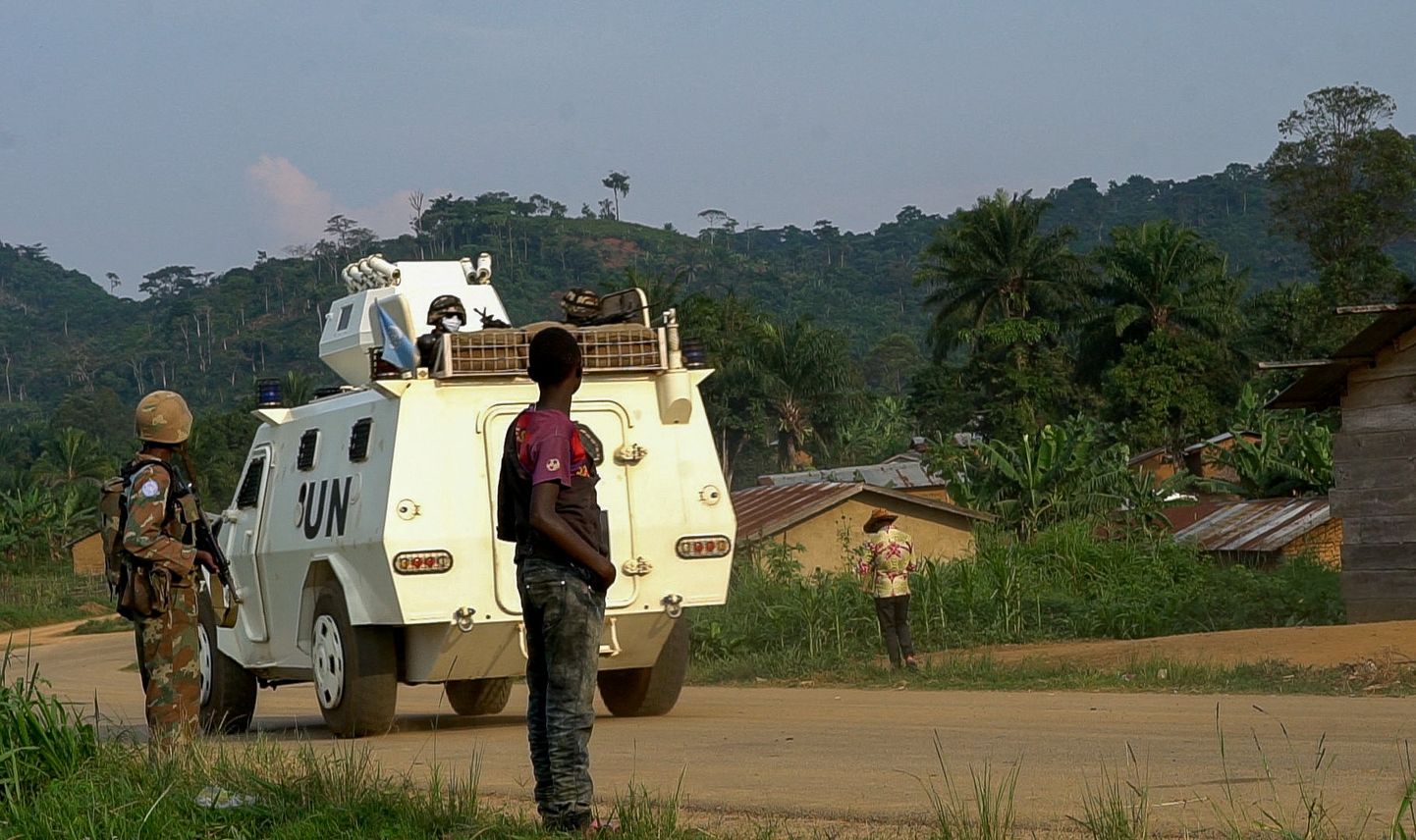 ÜRO rahuvalvajate missioon Kongo DV-s (MONUSCO) tõmbab otsad kokku. Fotol soomuk riigi rahutus idaosas Beni lähistel.