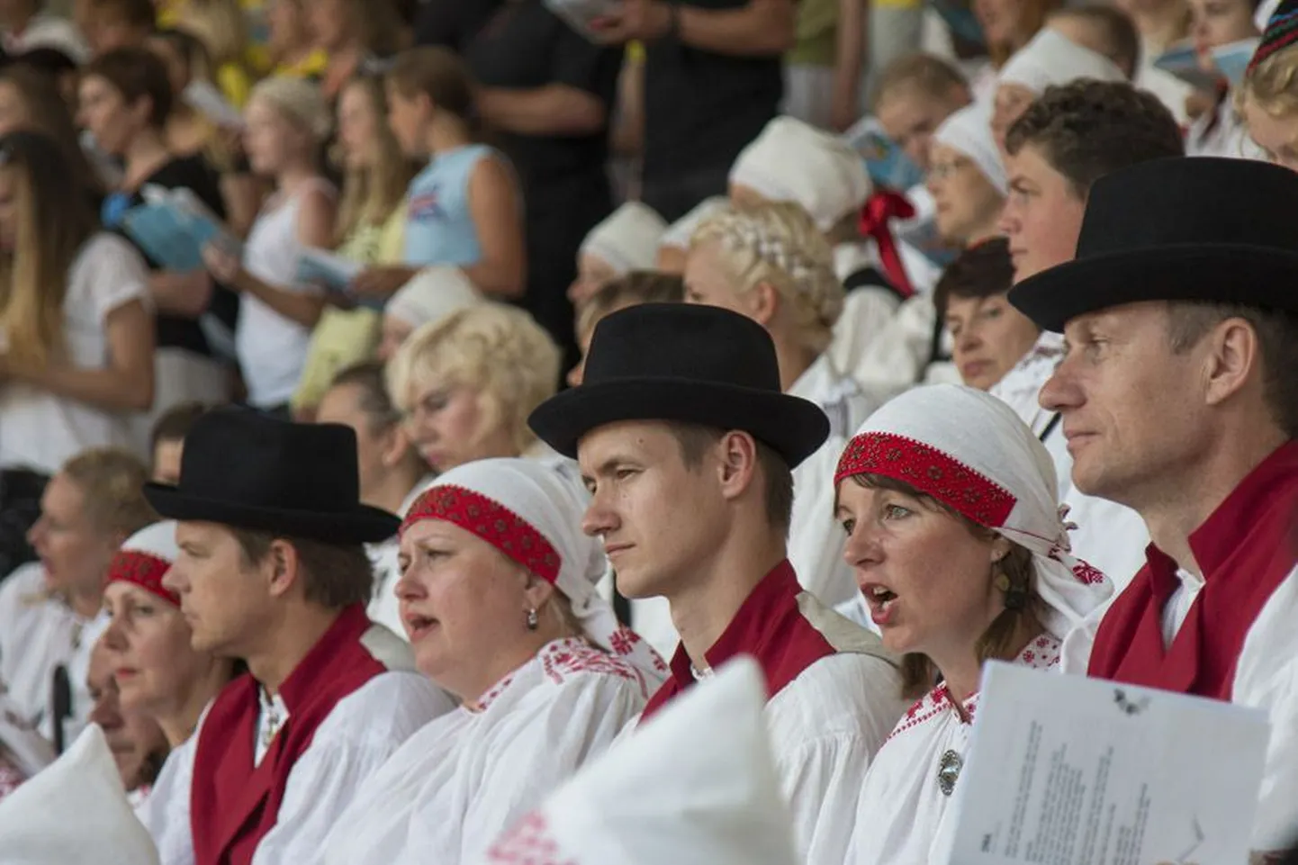 Täna kogunevad Viljandi lauluväljakule segakoorid. Foto on pärit hansapäevadeaegsest rahvapeost.