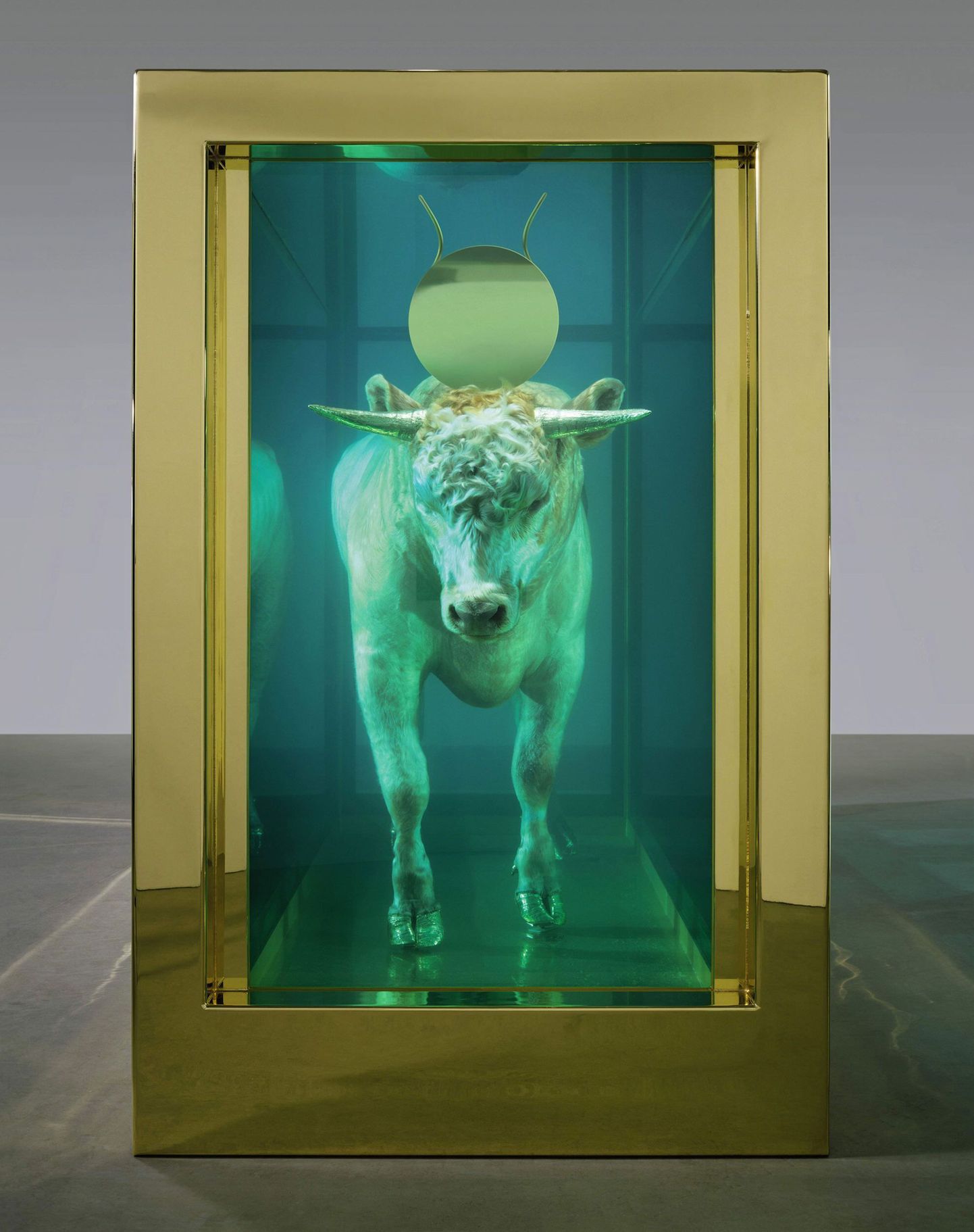 Damien Hirsti teose «The Golden Calf» eest maksti üle kümne miljoni naela