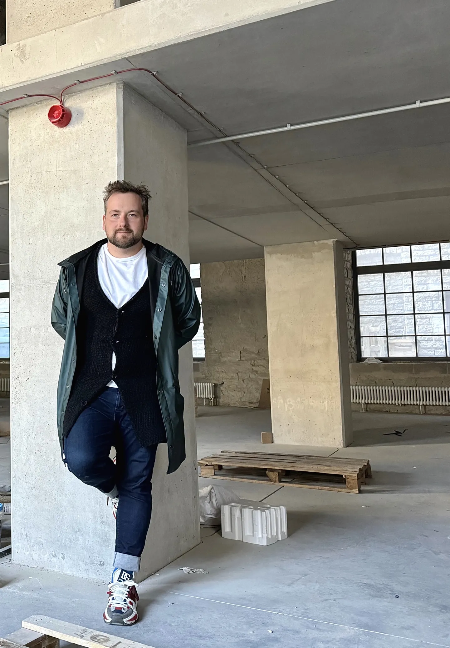Joonas Koppel uue restorani ruumides.