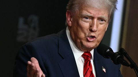 Tramps apsver jaunas sankcijas pret Krievijas "ēnu floti"