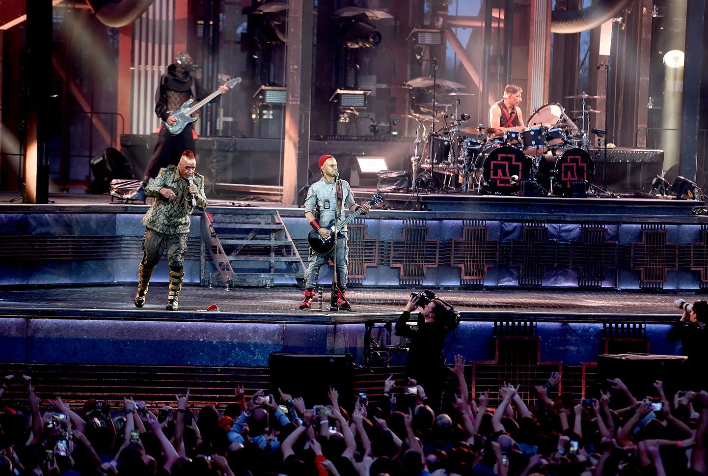 "Rammstein" koncerts Lucavsalā satricina visu Rīgu. Atrodi sevi bildēs!