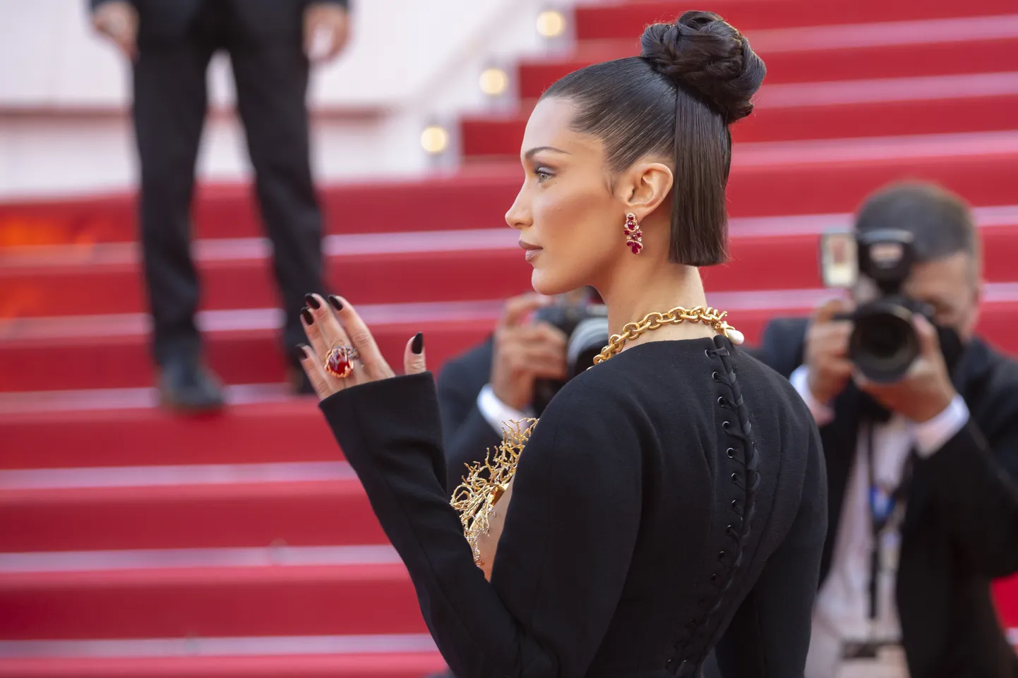 Bella Hadid 2021. aastal Saksamaal filmi «Tre Piani» esilinastusel Cannes'i filmifestivalil.