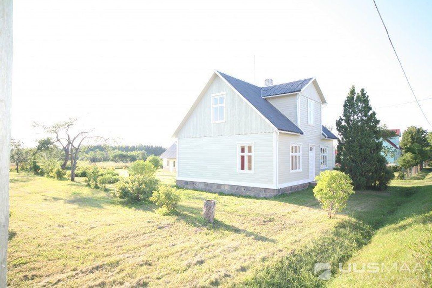 Täielikult ja autentselt renoveeritud maja Viljandimaal Mõiskülas.