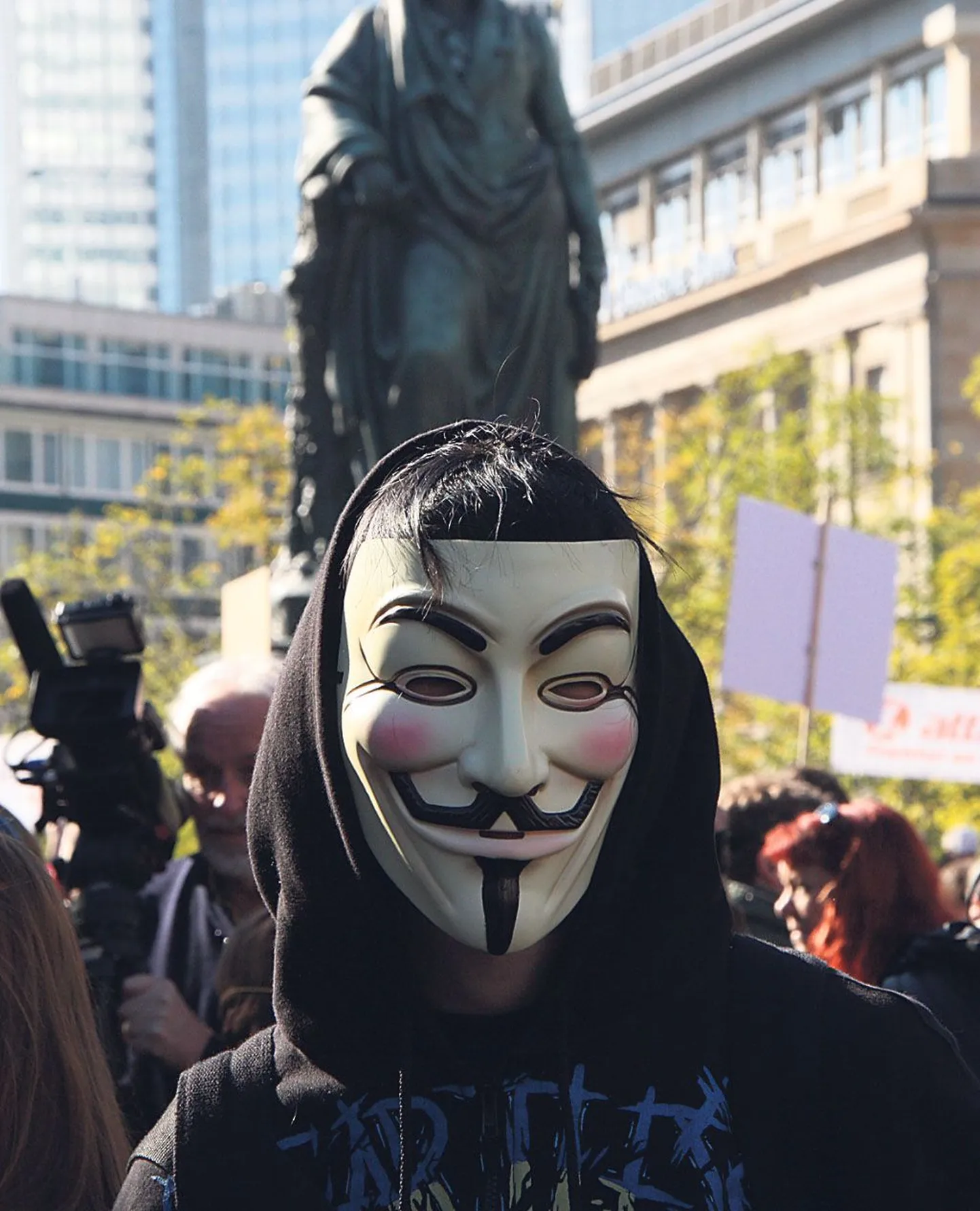 Anonymus’ed on Saksamaal algatanud uusnatsidevastase välksõja. Laialdase häkkerlusega juhitakse ühtlasi tähelepanu andmekaitse nõrkusele.