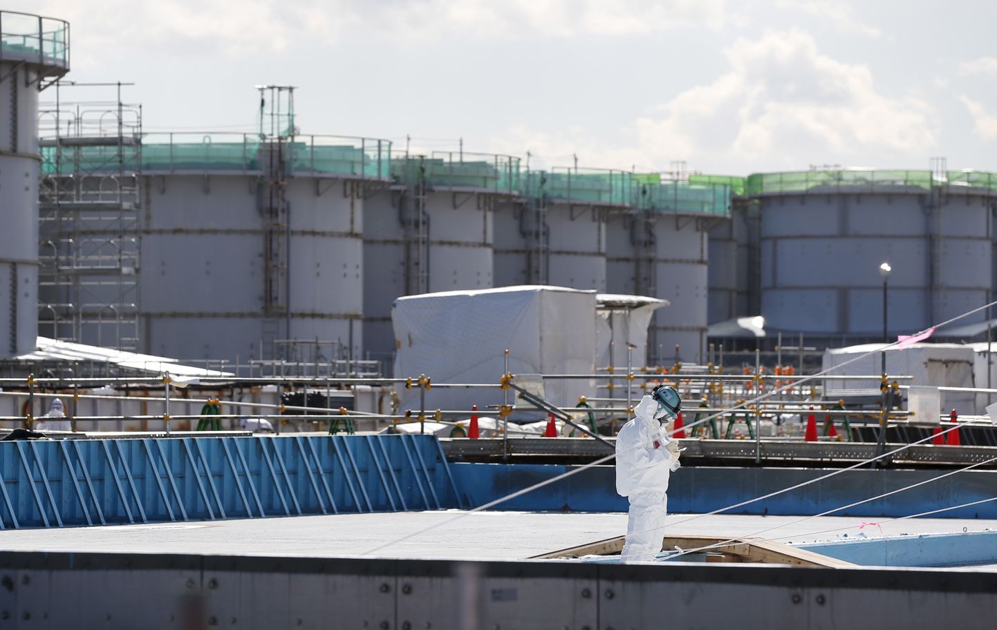 Sellistes konteinerites hoitakse Fukushima tuumajaama reovett.