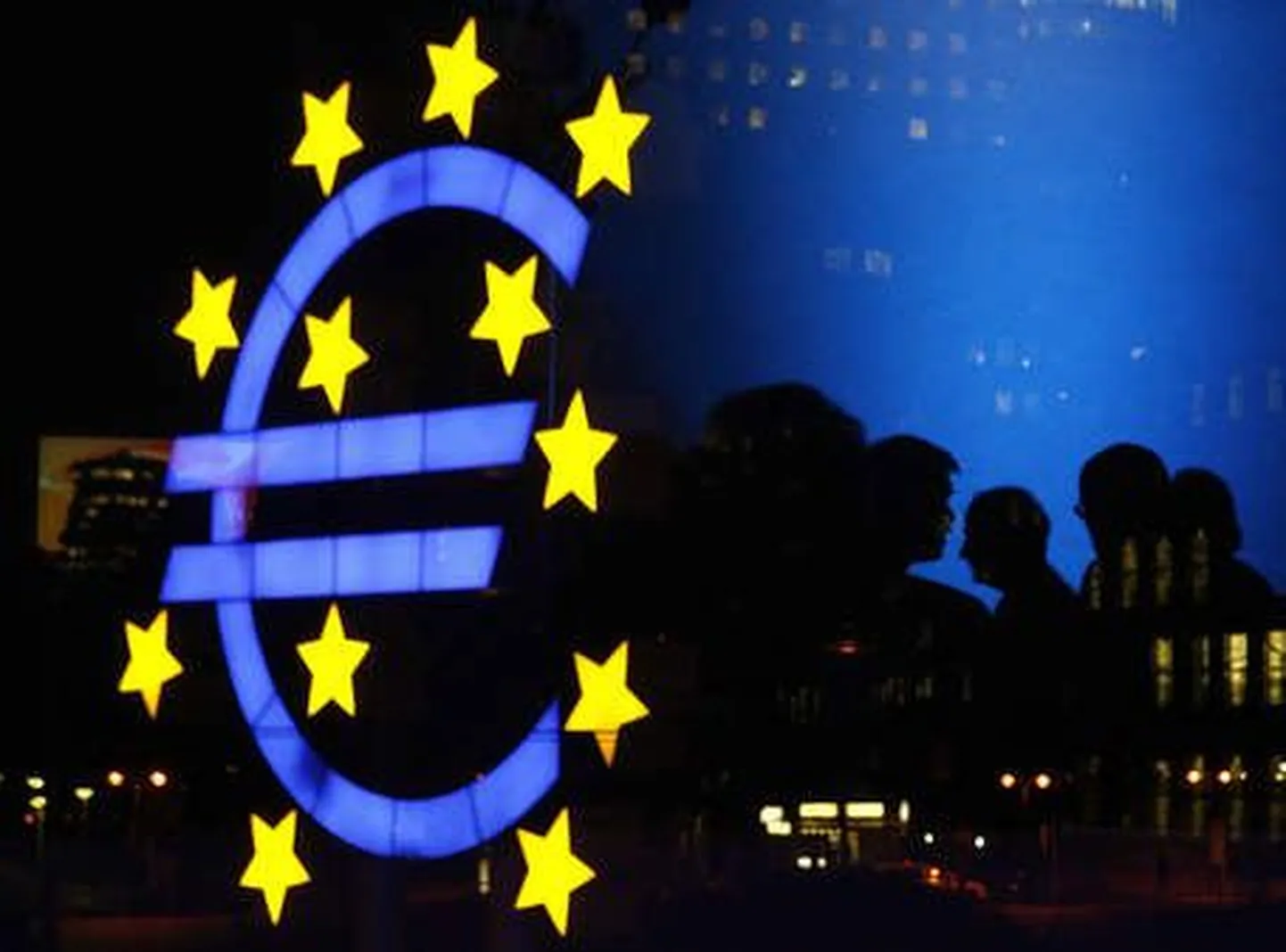 Эмблема единой европейской валюты.