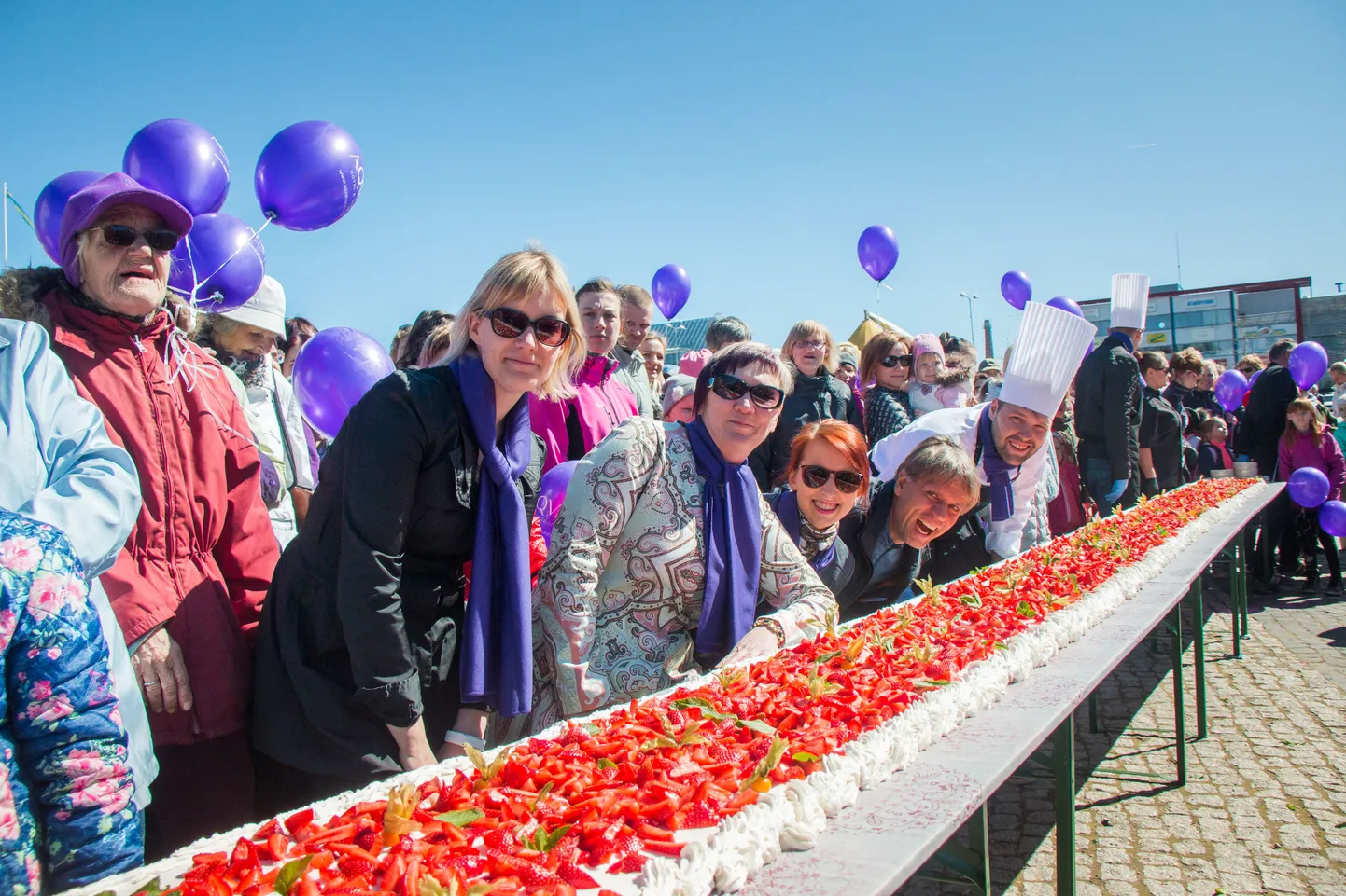 Eelmisel aastal tähistati Aqva sünnipäeva Rakvere Keskväljakul tordisöömisega.