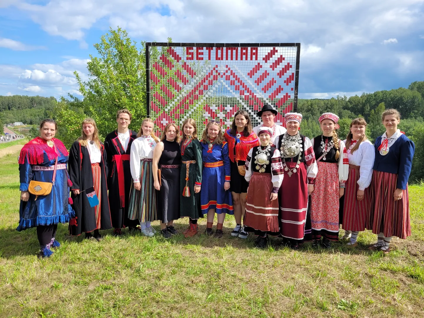 Seto, võro, mulgi ja saami noorte esindajad said augusti esimesel nädalal Lõuna-Eestis kokku.
