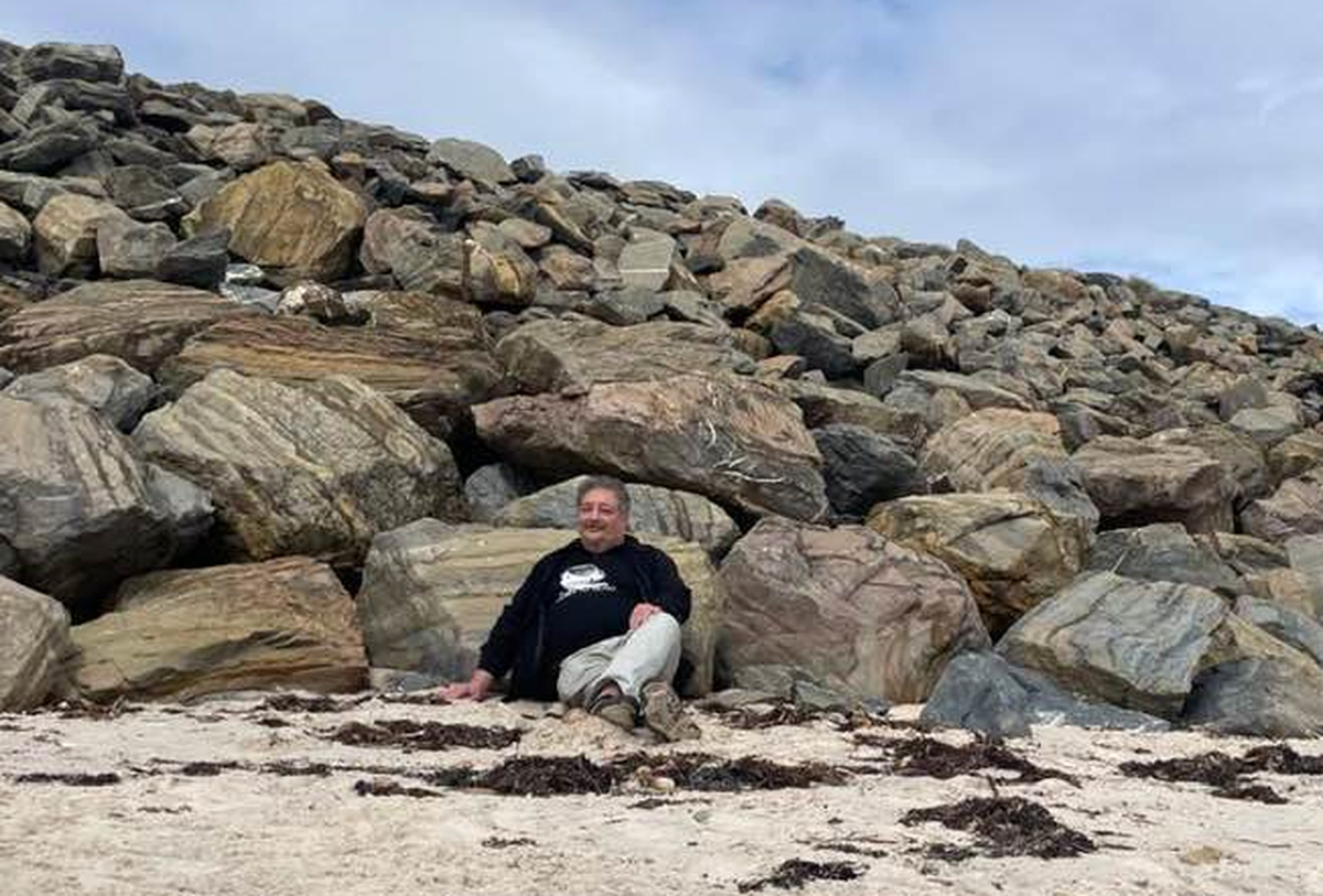 Дмитрий Быков на пляже Сомертон, Аделаида, Австралия, октябрь 2023.