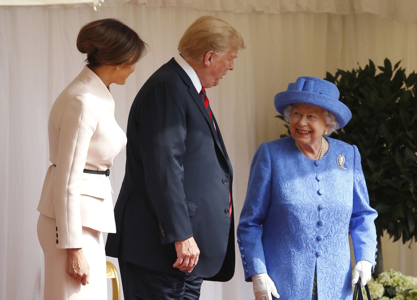 Kuninganna koos presidendipaariga