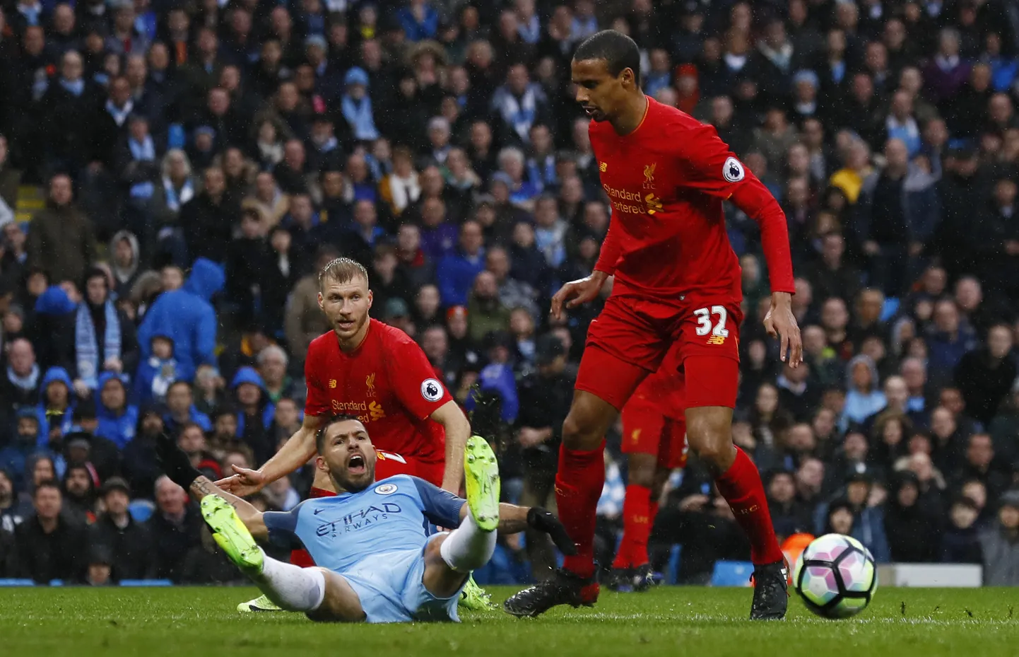 Ragnar Klavan ja Joel Matip koos väljakul