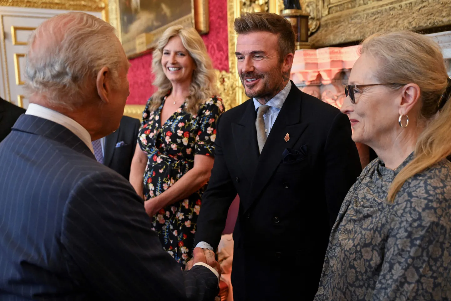 David Beckham surumas kätt kuningas Charlesil.