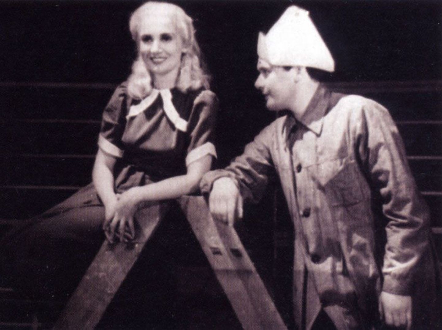 Helmi Aren kehastas nimiosa 1940. aastal Vanemuises lavastatud Pal Abrahami operetis “Roxy”. Gyurka rollis oli Harri Kaasik.