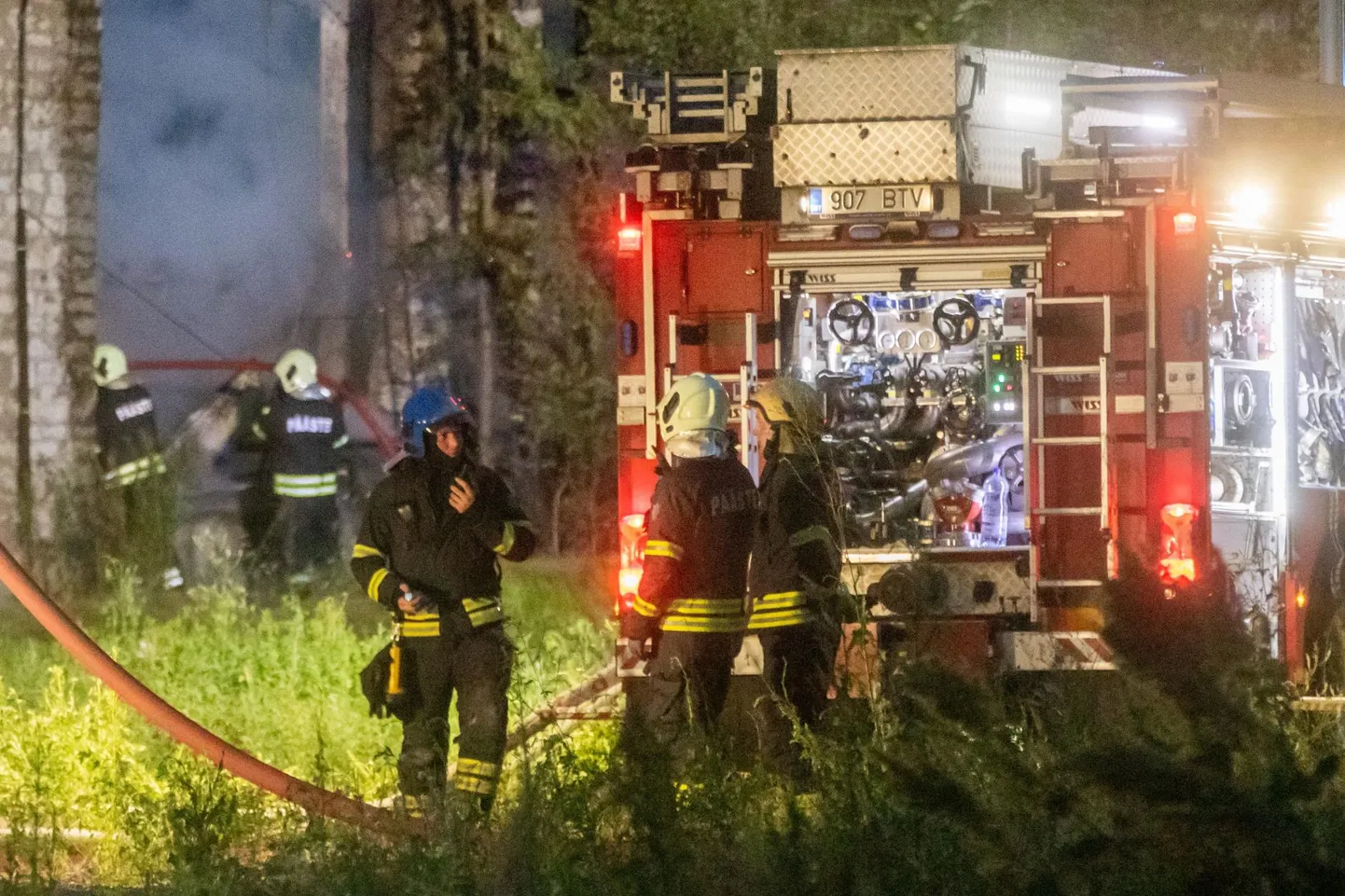 Pärnumaal süttis garaaž, kus oli plahvatusohtlikke esemeid.